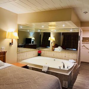 Queen Suite Spa Bath